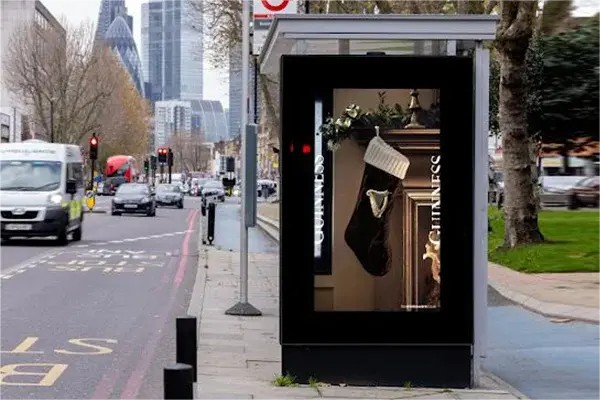 The role of customized information kiosks in Christmas advertising marketing: making the user experience more authentic