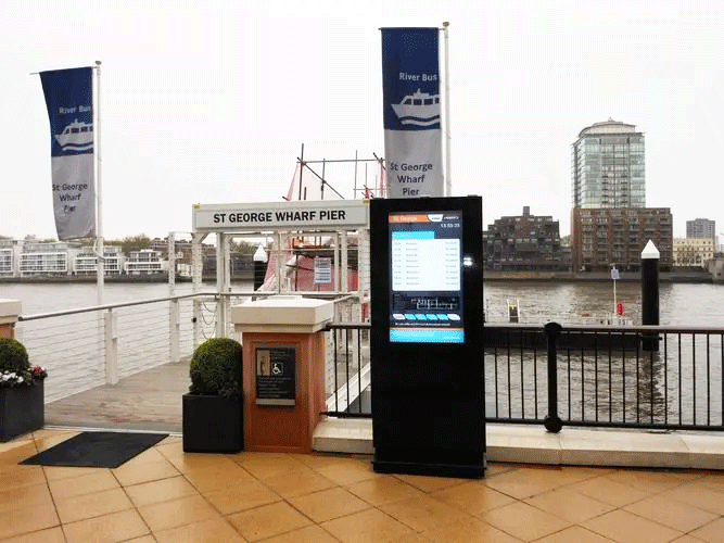 The advantages of outdoor advertising machines