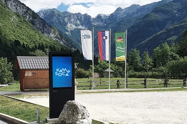 Attraction Digital Signage 666.jpg