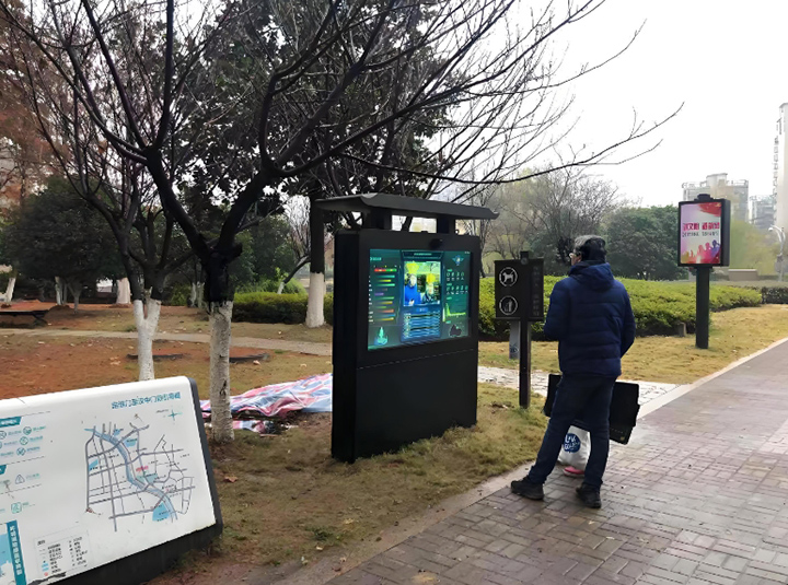 Outdoor information kiosk for scenic spots 3