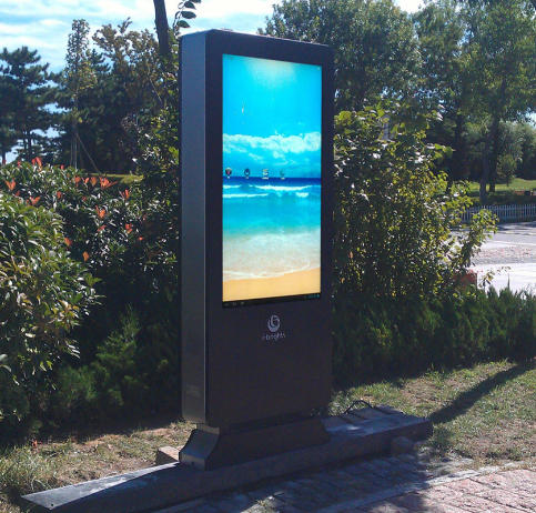 Outdoor digital signage for tourist attractions